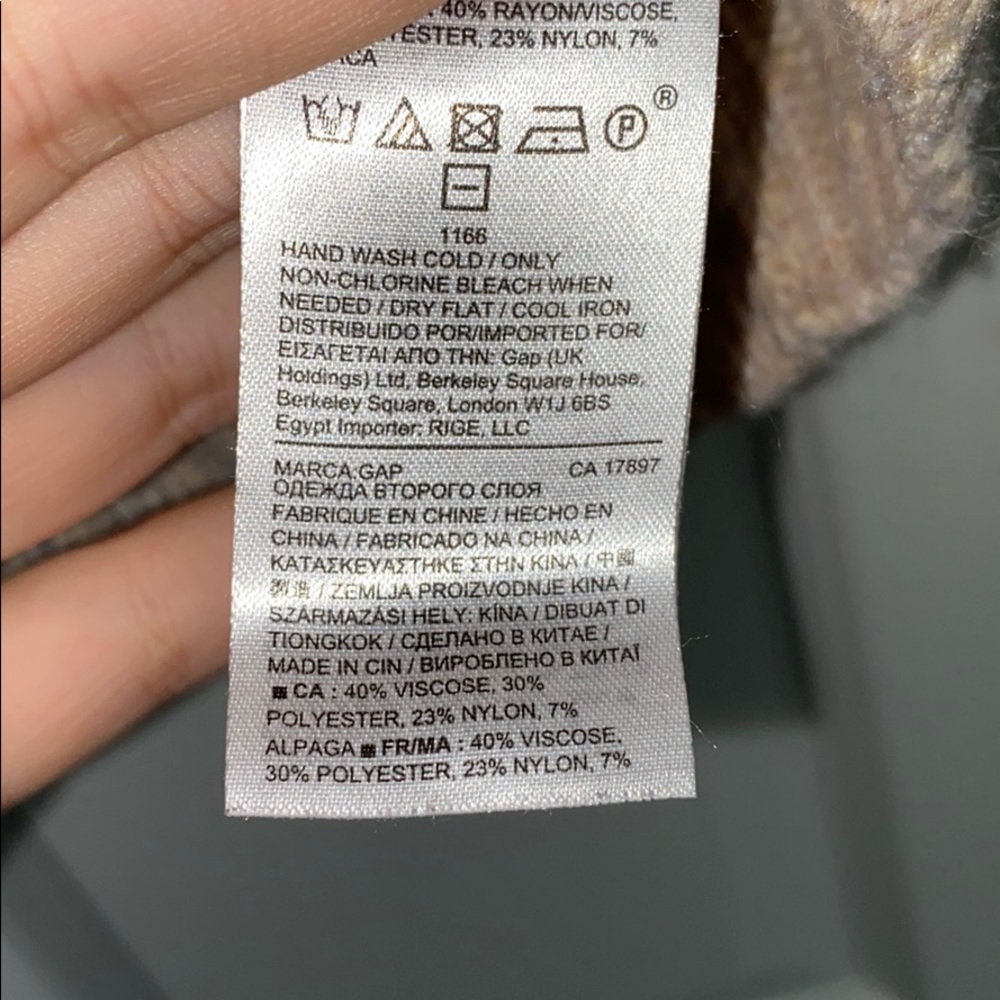 GAP • Tan Knit Sweater - Picture 4 of 4